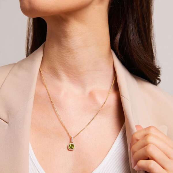 18ct Yellow Gold Mini Cushion Peridot & 0.20ct Diamond Halo Pendant – Image 2